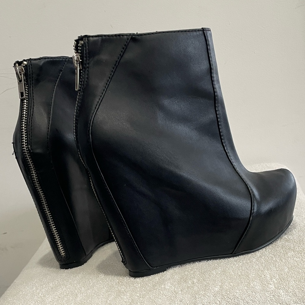 Black Wedge Ankle Boots with Rear Zip - Women - Size 7.5 - Picture 12 of 16